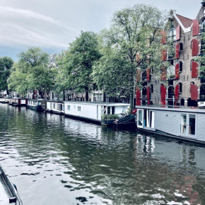 Houseboat Bonnie